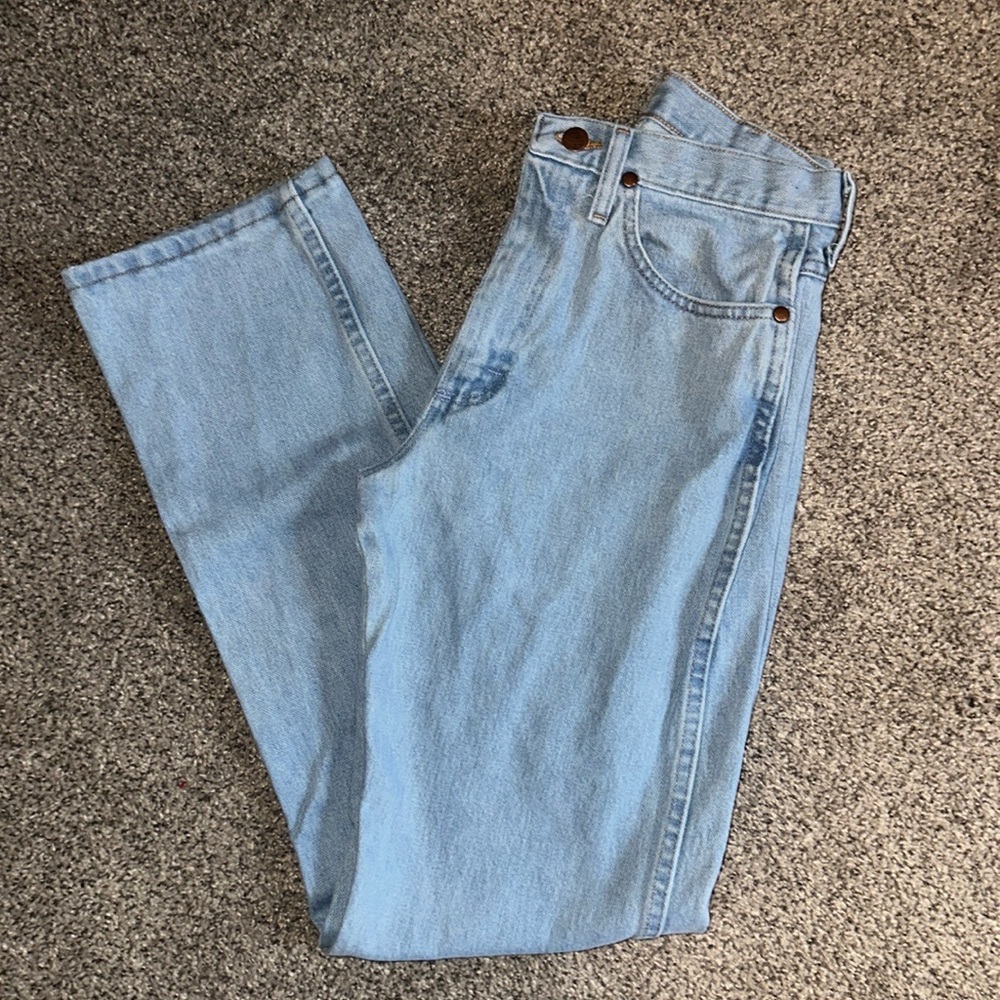 Women’s Light Wash Cowboy Cut Wranglers. Size 3x32. Worn once.